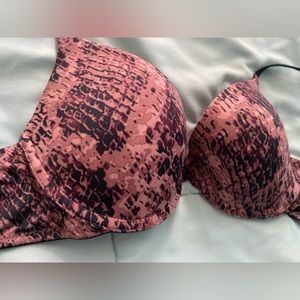 Victoria’s Secret padded bra 34B